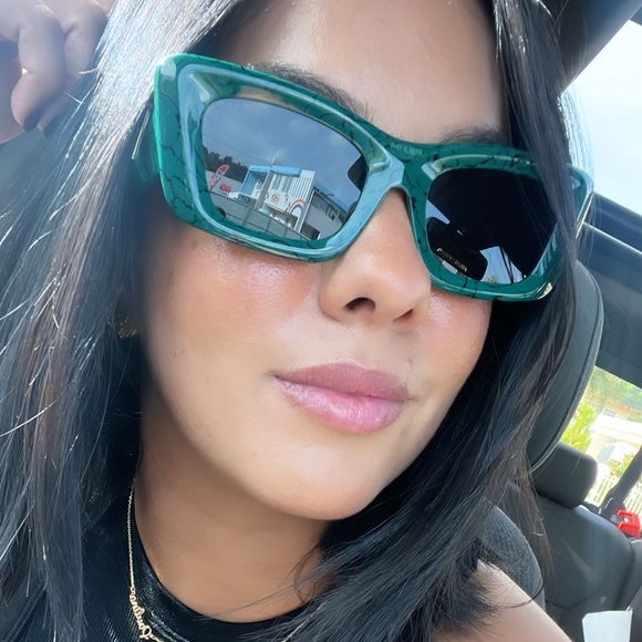 Prada Sunglasses SPR-13Z - Picture 8 of 8